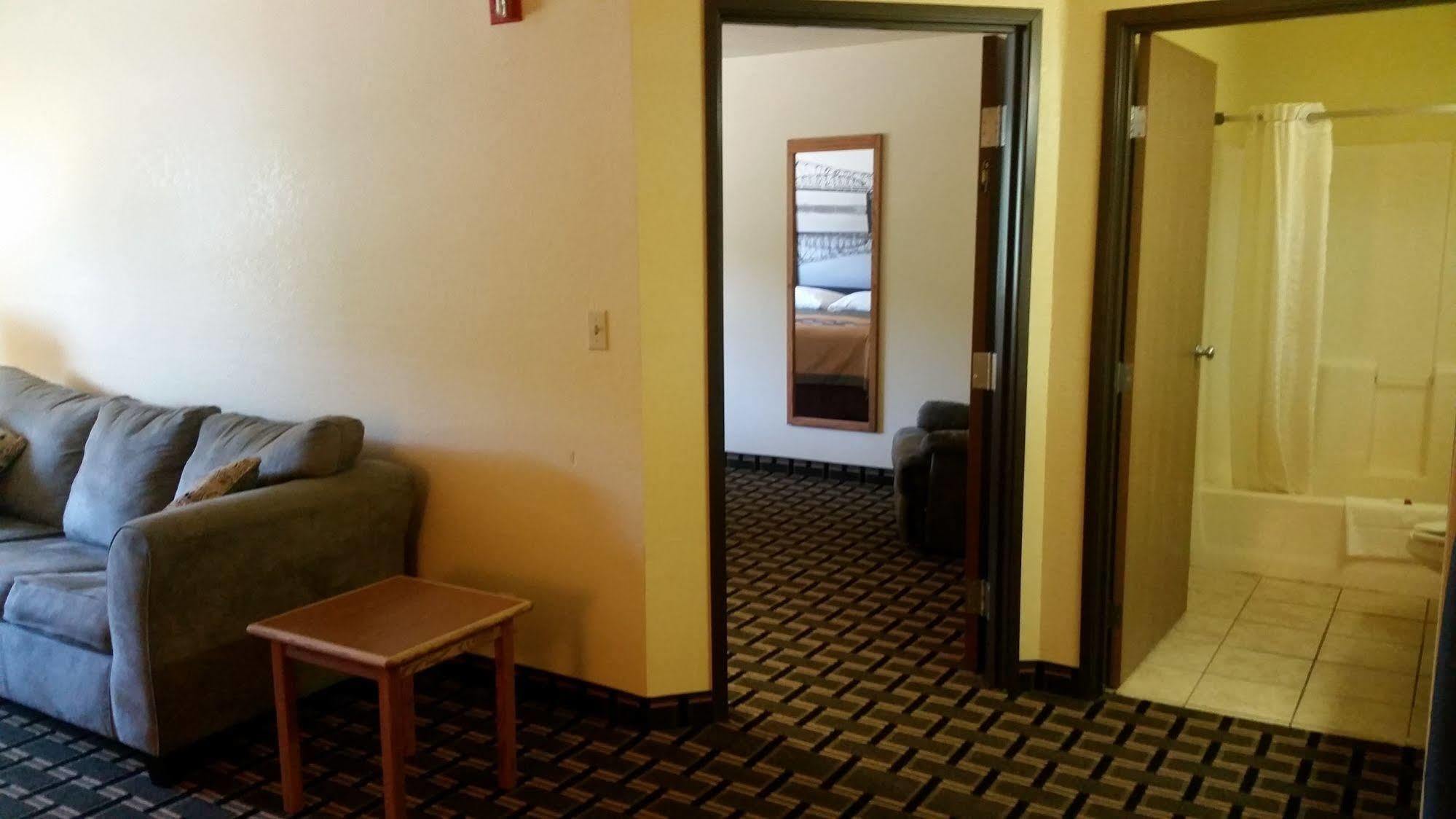 מלון Super 8 By Wyndham Wheeling Wv מראה חיצוני תמונה